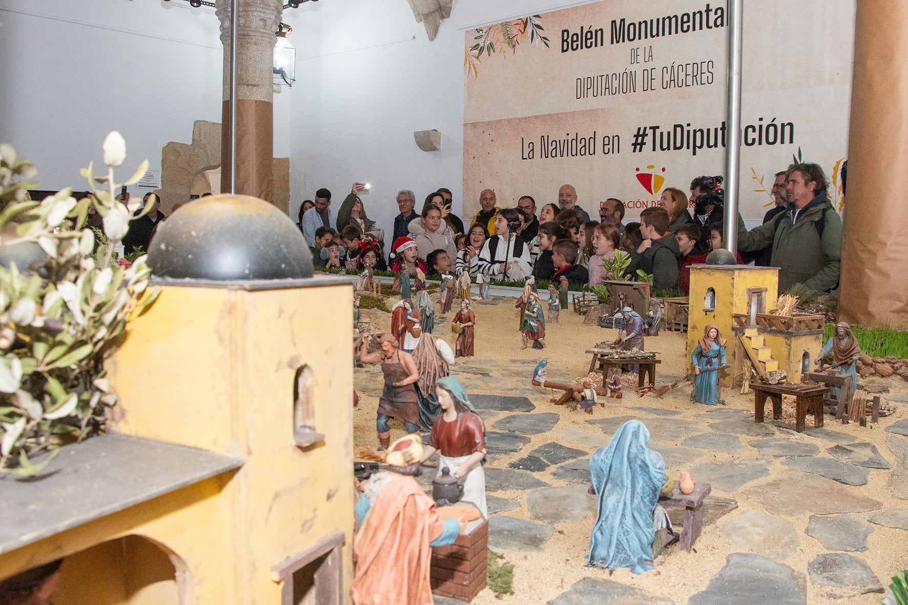 Encendido del Belén de la Diputación Provincial de Cáceres en el Palacio de Carvajal