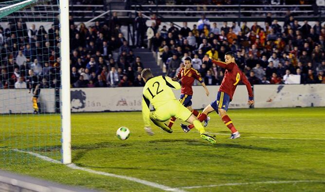 El jugador de la selección española sub&#039;21 Rodrigo Moreno, marca el tercer gol para España durante el encuentro amistoso frente a Noruega