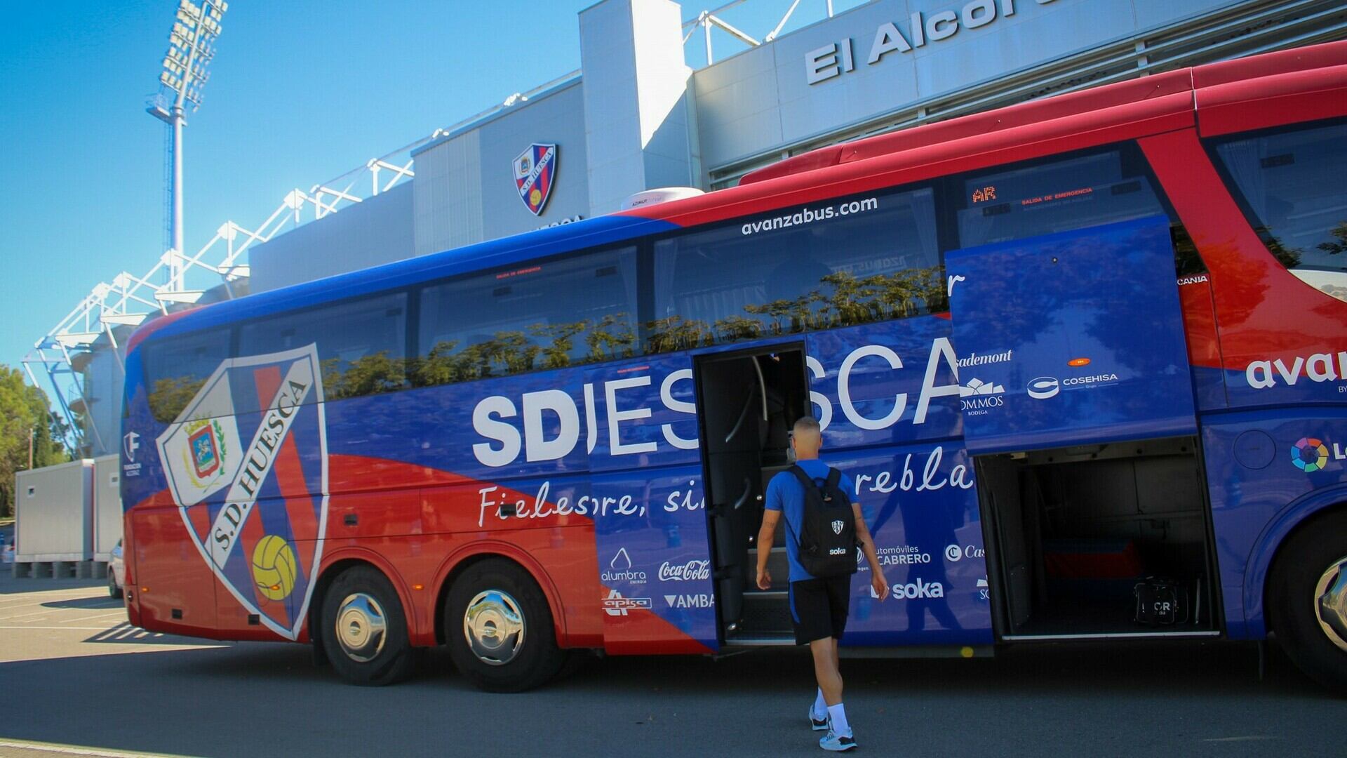 La SD Huesca ya está rumbo a Oviedo donde jugará este miércoles