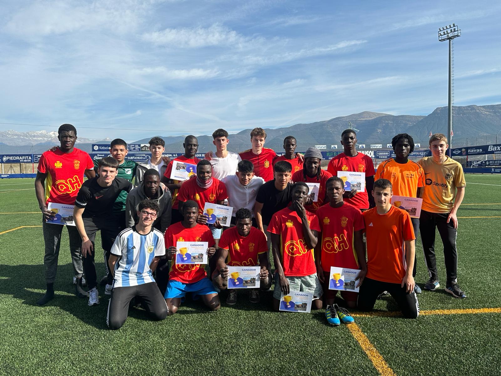 Este miércoles se disputaba el partido final entre alumnos del IES San Alberto Magno y migrantes de Pirenarium