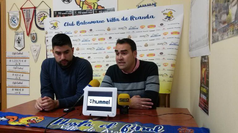 El director deportivo, Ricardo Jiménez, junto al presidente Álvaro Perorte (d)