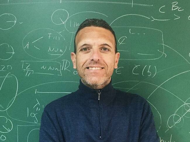 Juan Matías Sepulcre, profesor del Departamento de Matemáticas y miembro de Dimates - Grupo de divulgación matemática de la Universidad de Alicante