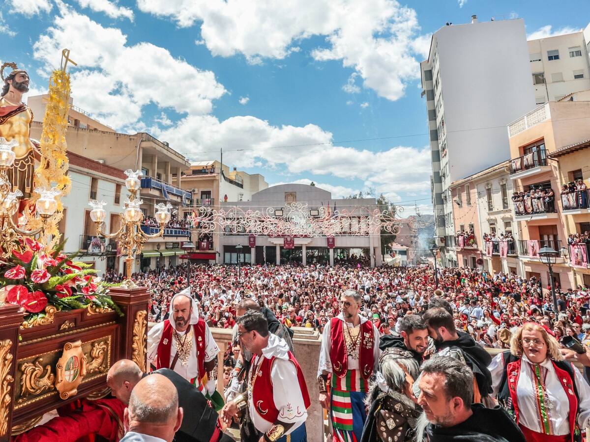 Petrer celebra por todo lo alto la Bajada del Santo