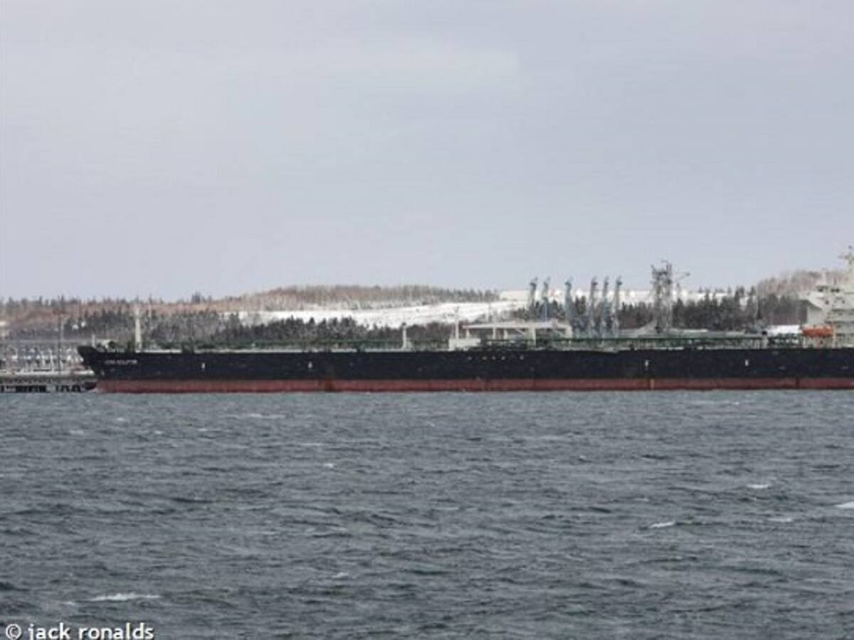 Verdemar denuncia la presencia del petrolero 'Amber 6' en el puerto de Algeciras