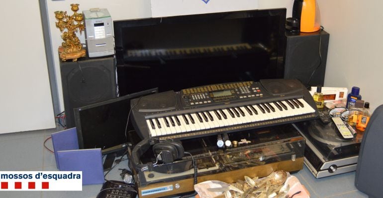Alguns dels objectes que sostrets dels 15 domicilis comissats pels Mossos