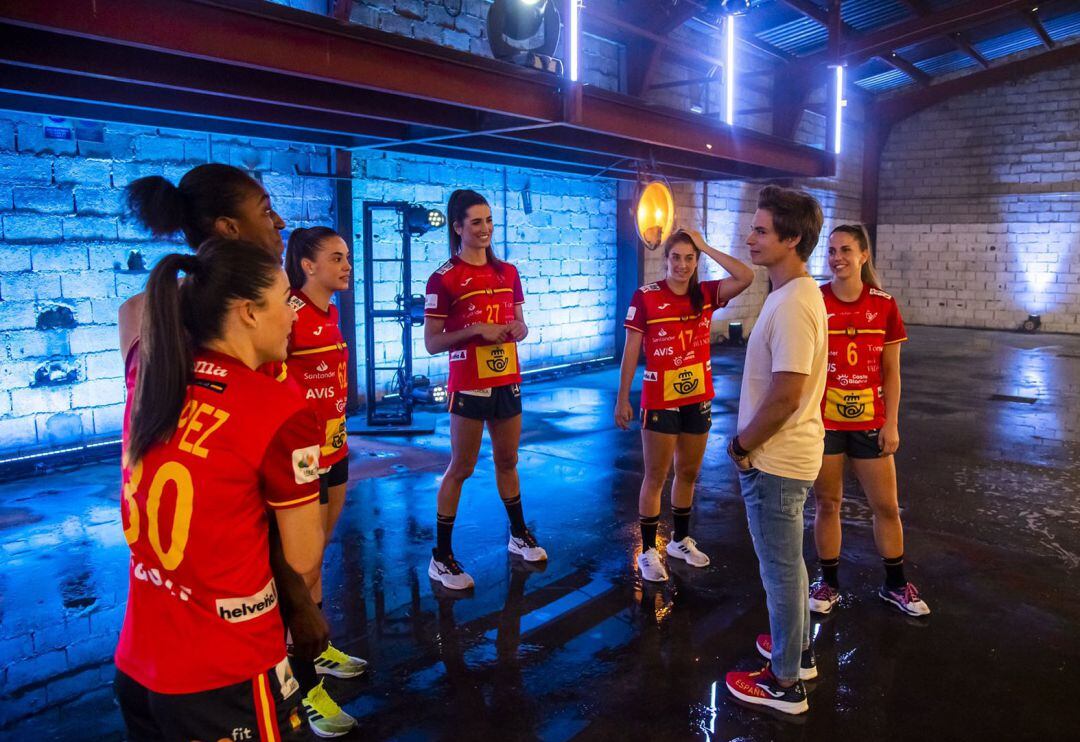 Carlos Baute en la grabación del vídeo del mundial de balonmano