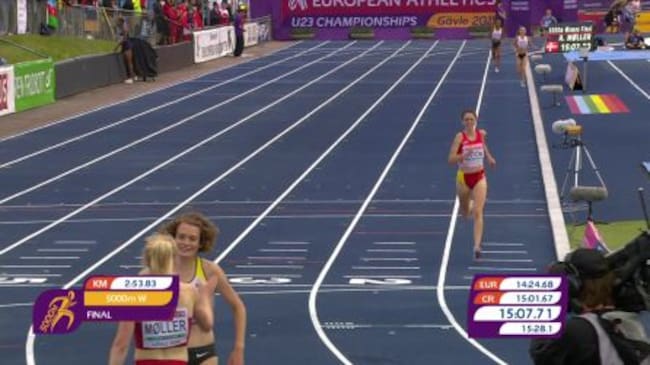 La entrada de Celia en la línea de meta. A la izquierda, Reh -de frente- y Moller.