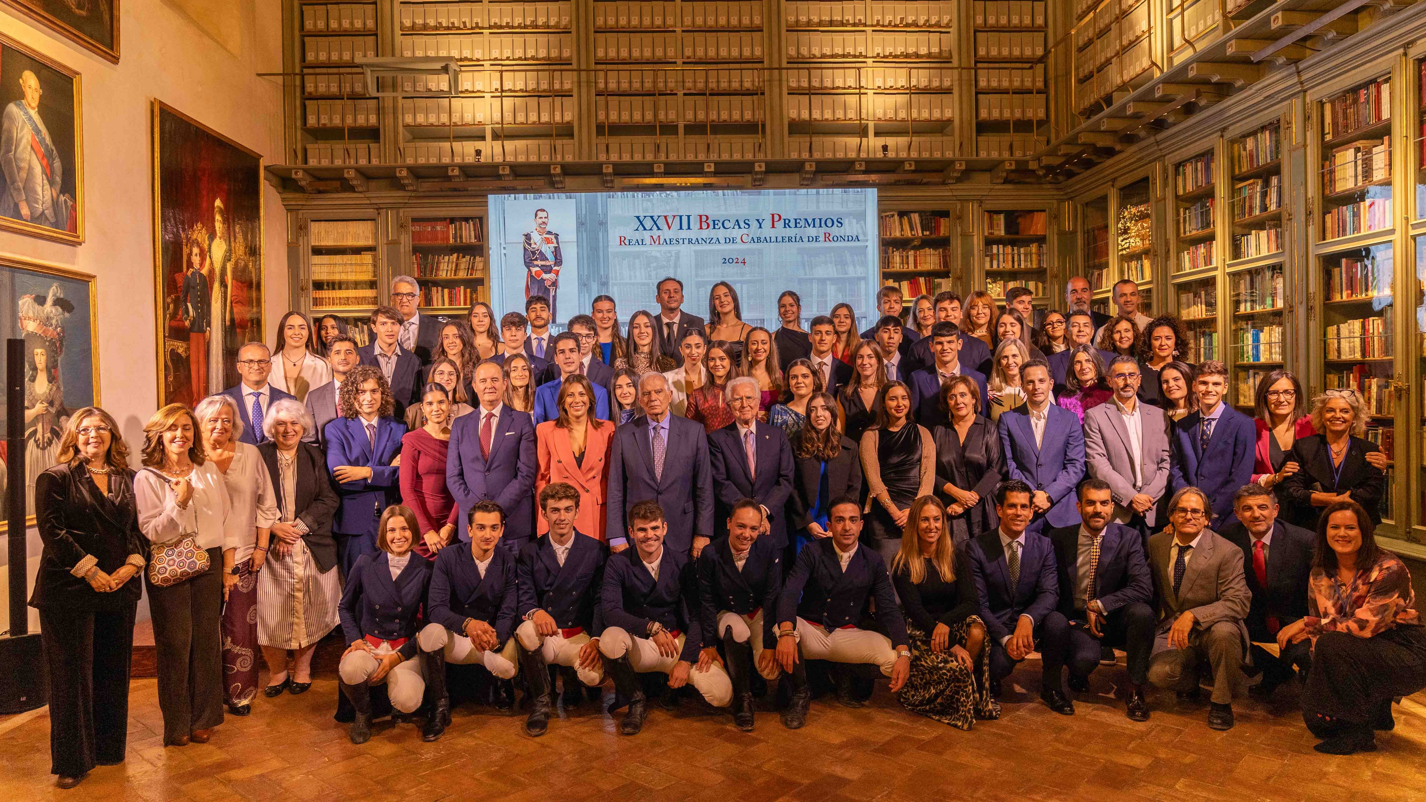 Foto de Familia entrega de Becas y Premios de la RMR este año 2024