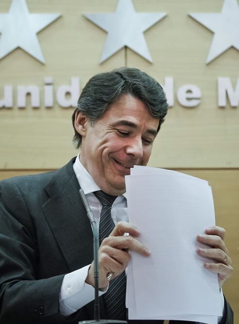 El presidente de la Comunidad de Madrid, Ignacio González, durante el pleno extraordinario celebrado en la Asamblea de Madrid donde se ha aprobado la Ley de Acompañamiento