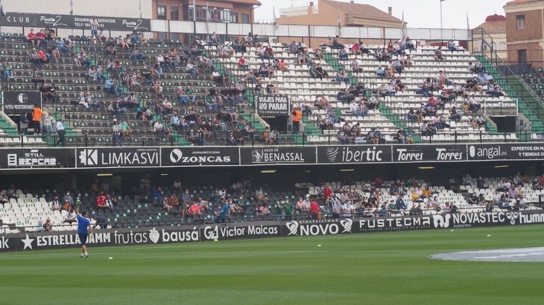 La afición del C.D.Castellón volvió a la grada de Castalia 14 meses después