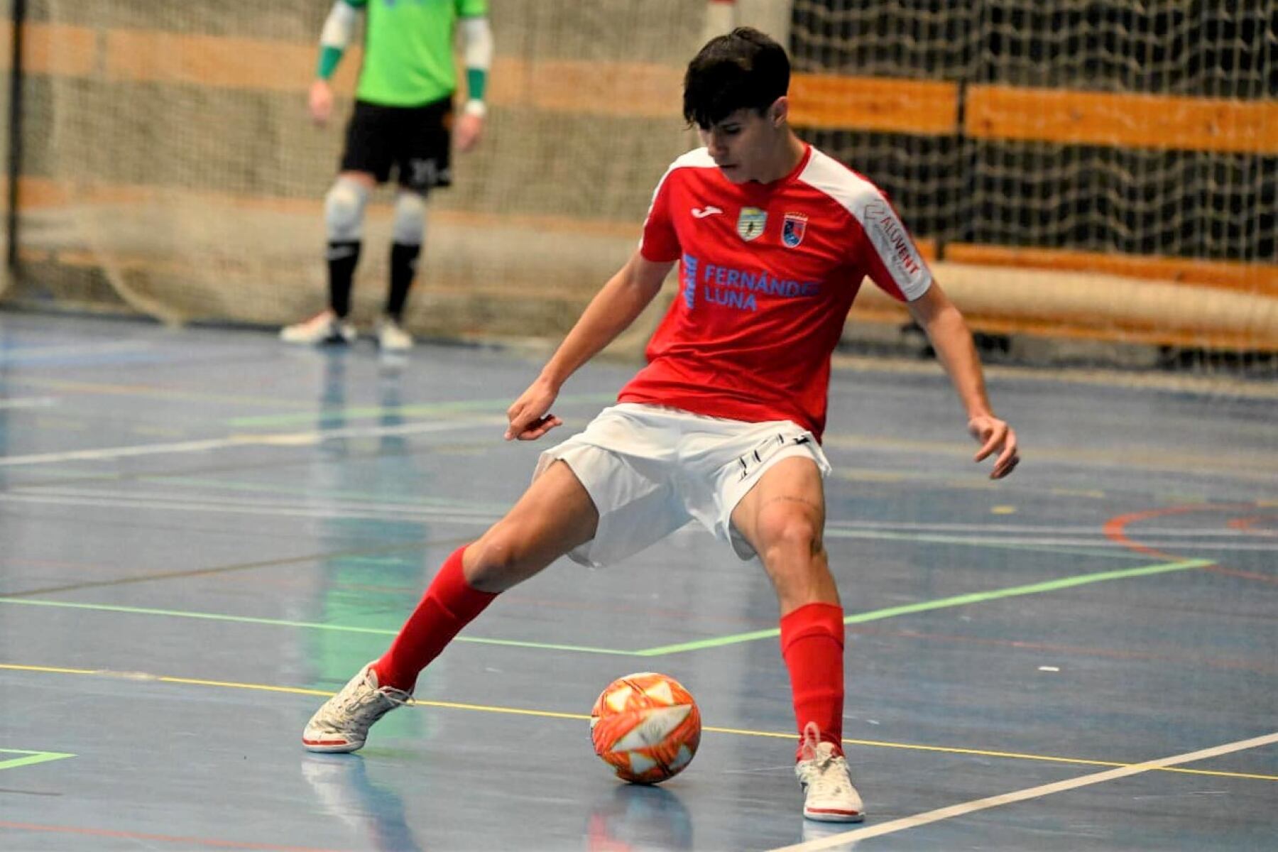 Jorge Bustos con la pelota.