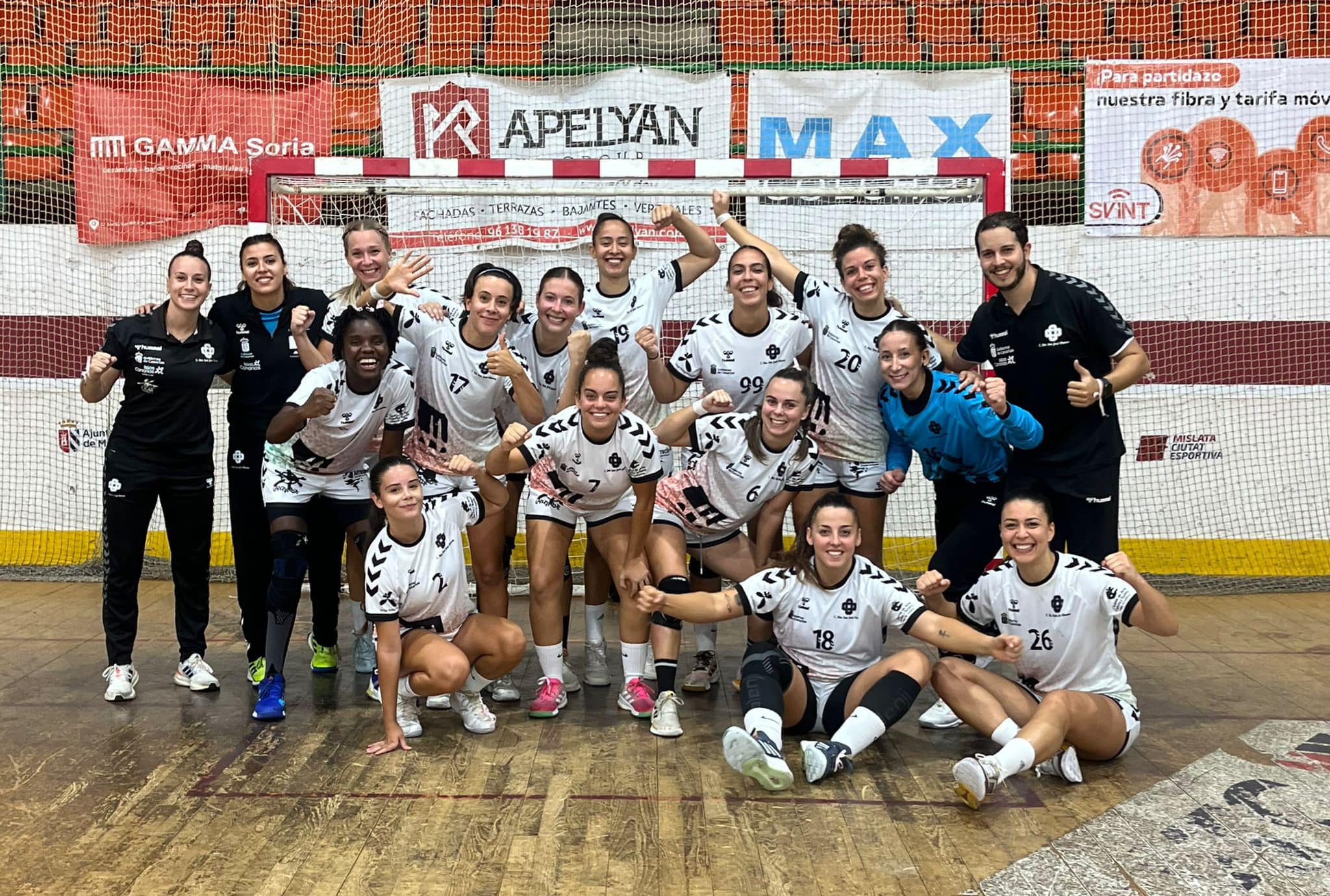 Jugadoras y técnicos del CICAR Lanzarote Ciudad de Arrecife.