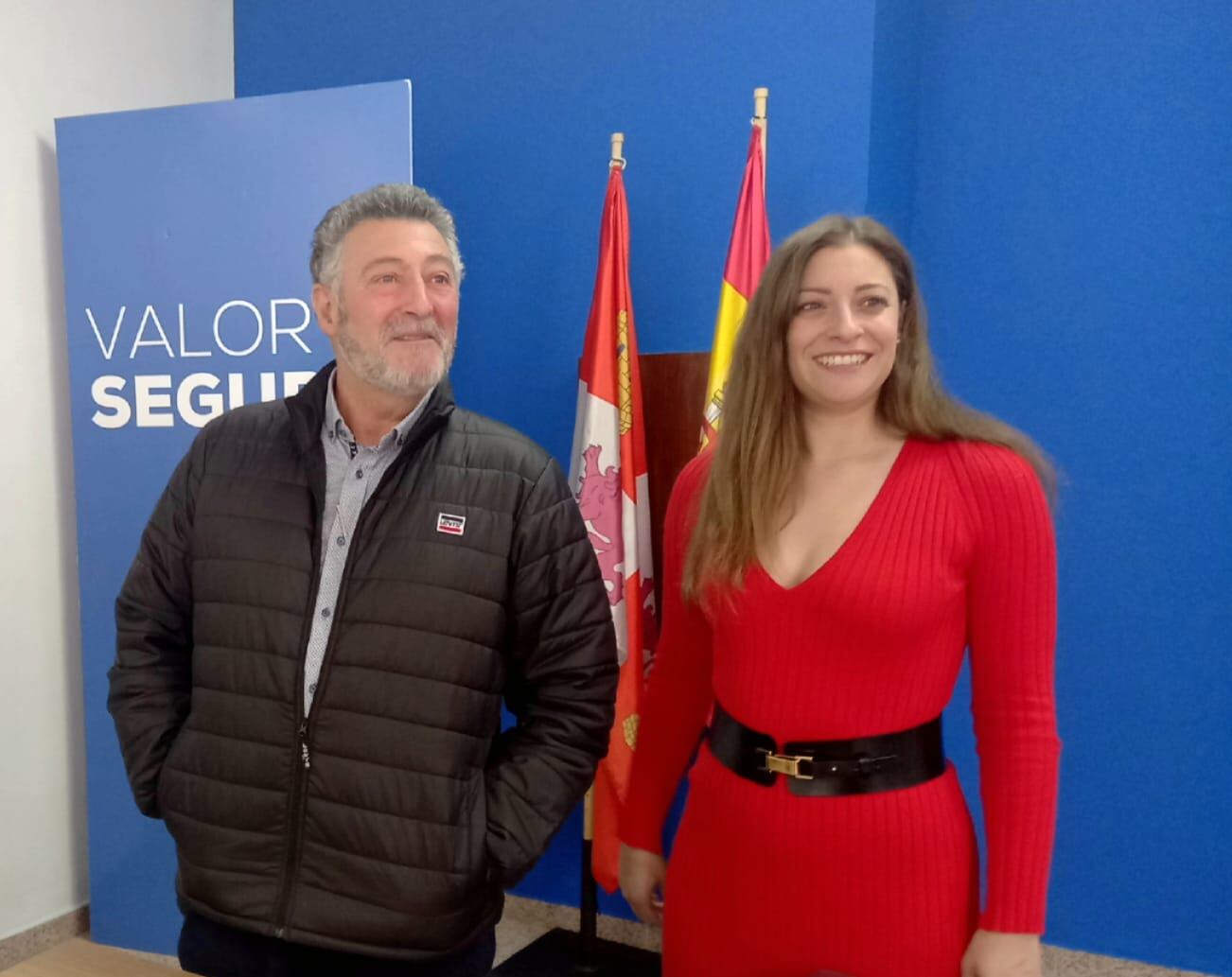 Alcalde de Páramo, Ángel Calvo y presidenta del PP provincial, Ester Muñoz