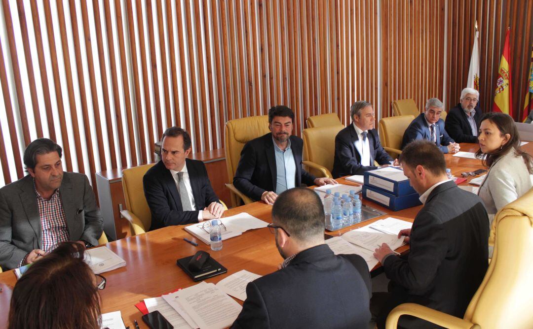 Imagen de la reunión de la comsión de Hacienda previa al Pleno de presupuestos de la próxima semana