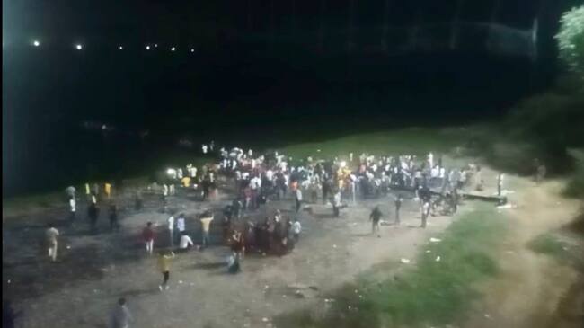 El colapso de un puente colgante en el estado indio de Gujarat