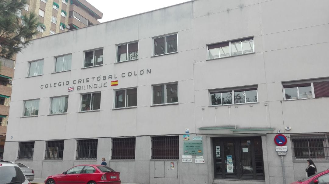 Fachada colegio &quot;Cristóbal Colón&quot;