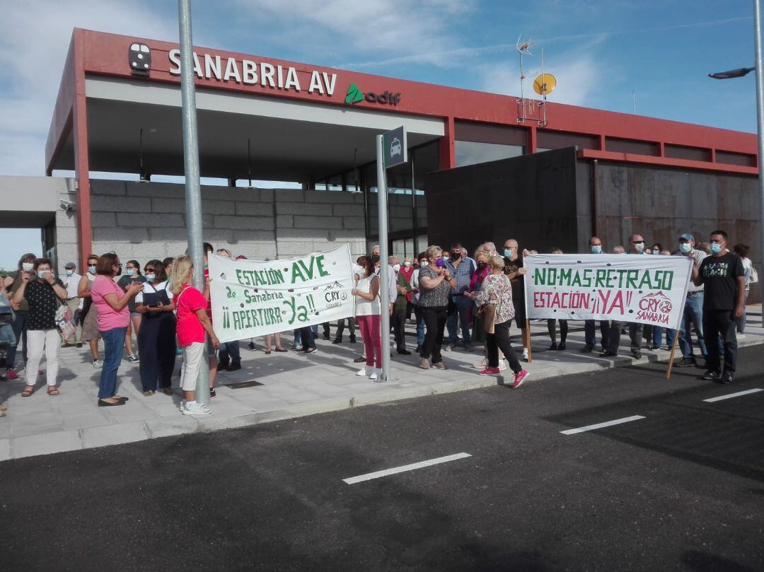  Protesta ante la estación de Otero de Sanabria