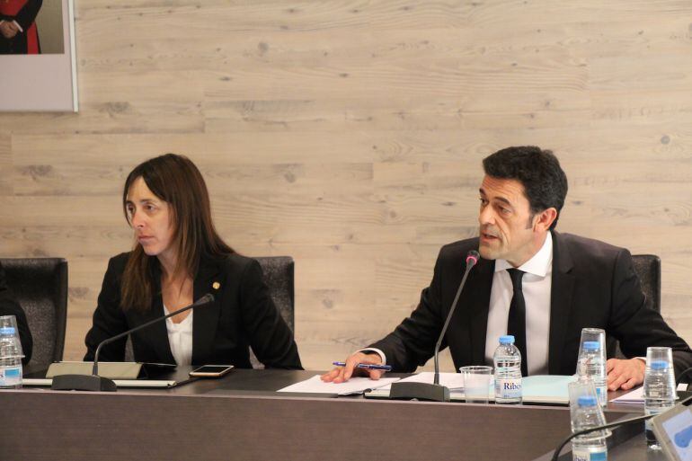 Els cònsols d'Ordino, durant el consell de comú.