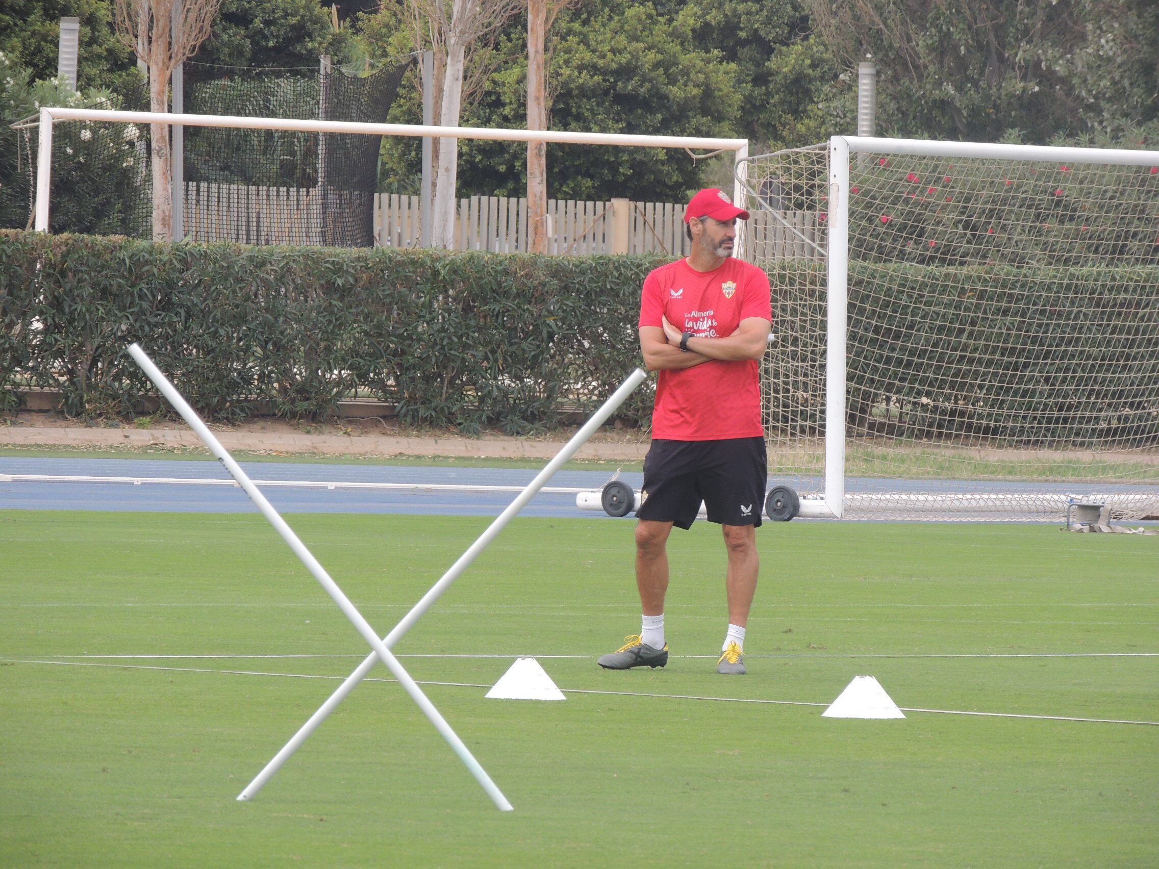 Vicente Moreno espera la primera victoria de la temporada.