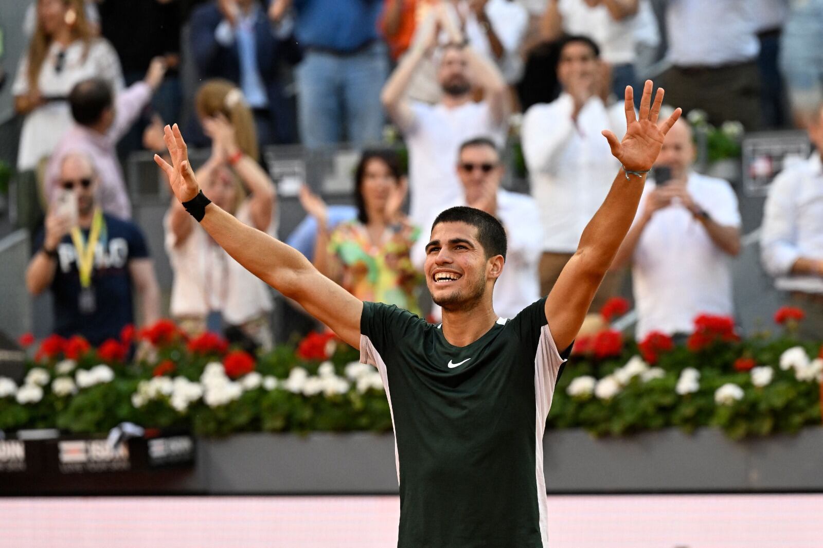 Alcaraz celebra la victoria ante Djokovic, en la Manolo Santana (Getty Images).