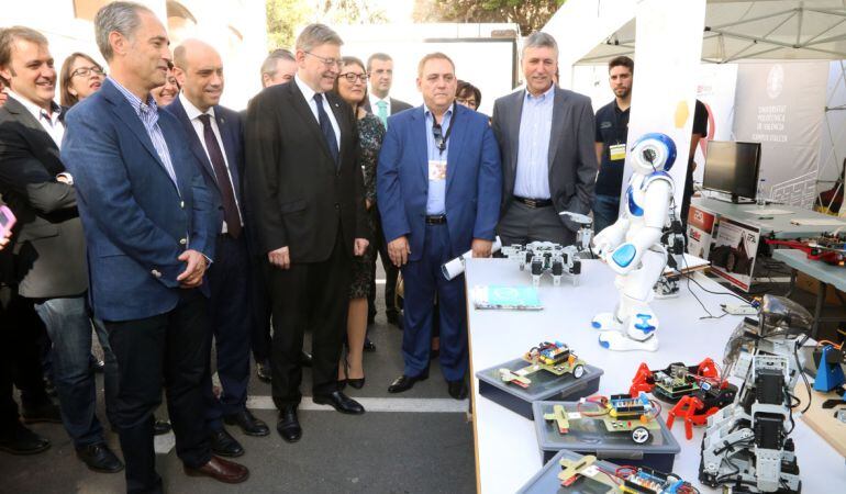 Ximo Puig junto al alcalde de Alicante, Gabriel Echávarri