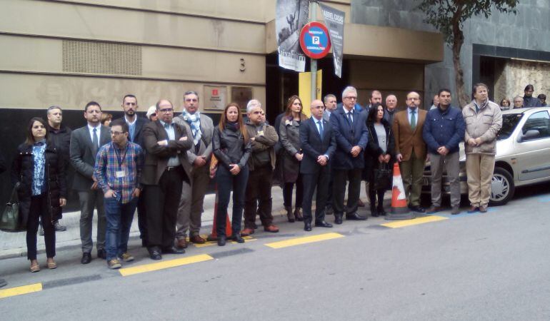 Minut de silenci davant de la delegació del govern a Tarragona. 