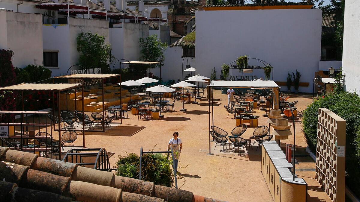 Entrevista a Álvaro Trujillo, content manager de Cervezas Alhambra en Hoy por Hoy Córdoba. Jardín Alhambra en Cine Fuenseca