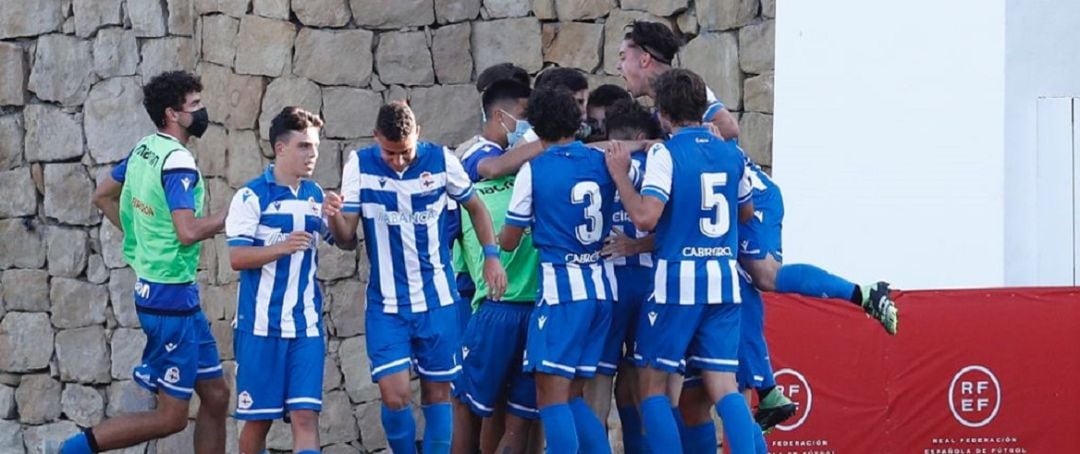 Los juveniles del Deportivo celebran el gol