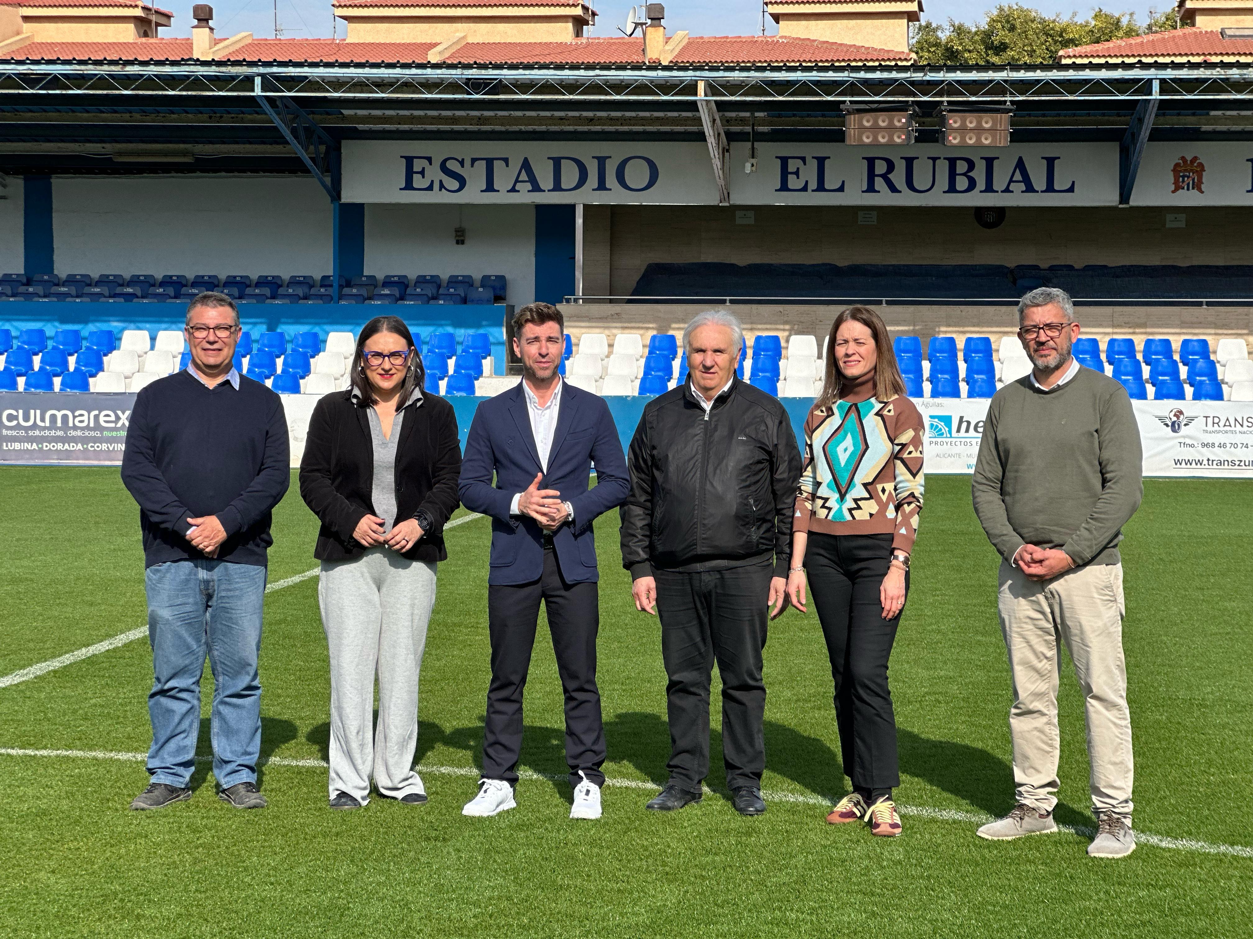 Autoridades reunidas en el estadio El Rubial de Águilas