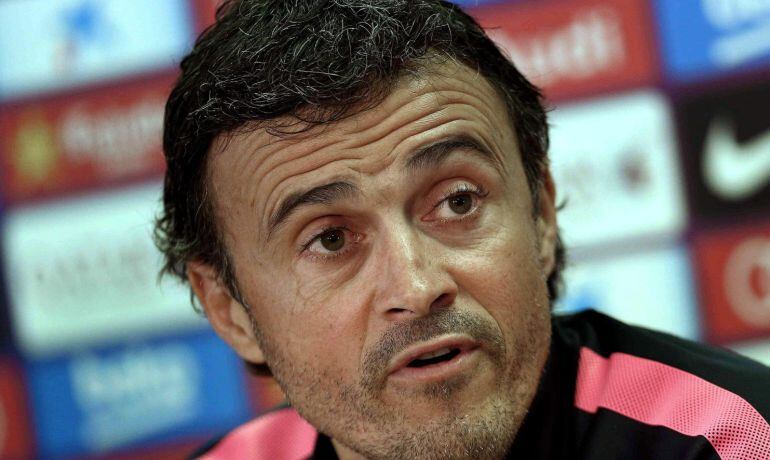 El entrenador del FC Barcelona, Luis Enrique, durante la rueda de prensa que ofreció tras el entrenamiento de la plantilla blaugrana para preparar el partido de liga que disputarán mañana ante el Atlético de Madrid.