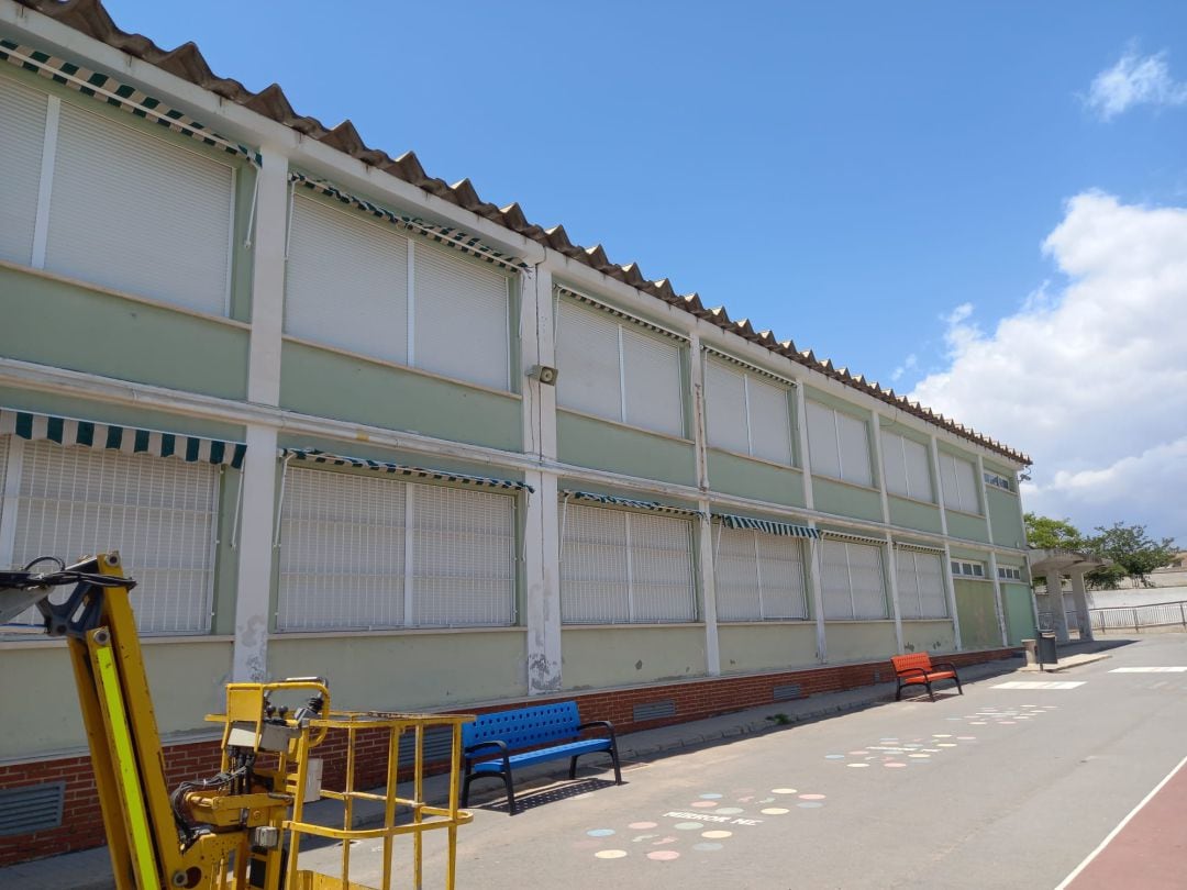 CEIP Rabassa, el único colegio con conserje realojado, donde han podido arrancar las obras de reiterada de amianto previstas este verano.