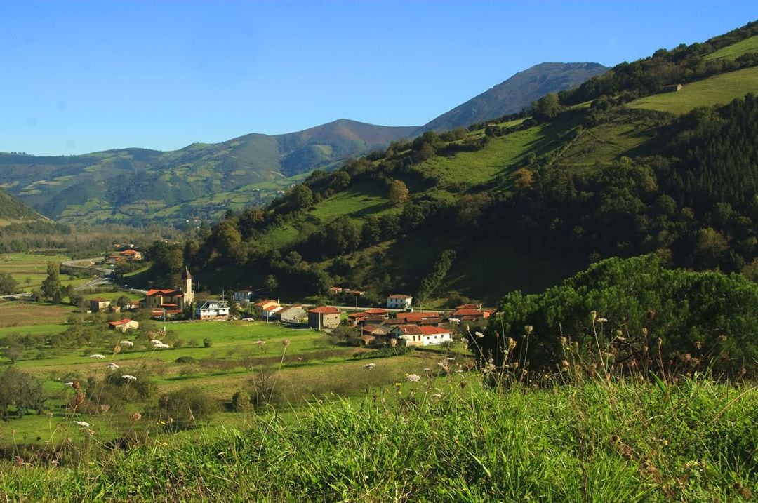 Vista de San Martín de Lodón, en Belmonte de Miranda