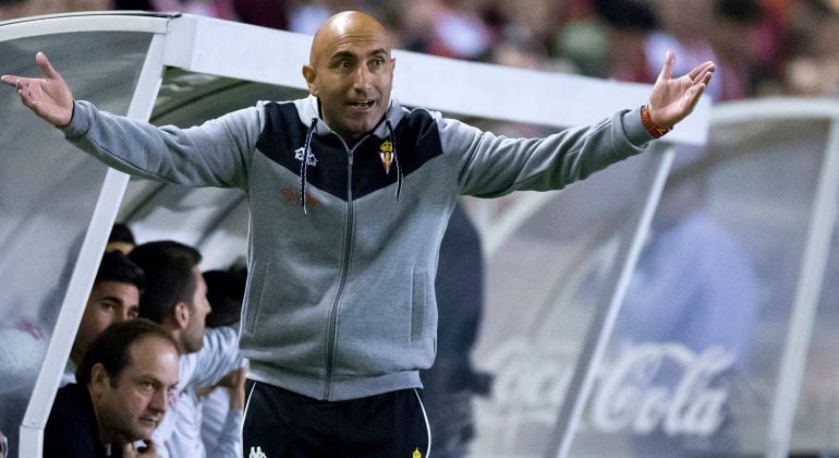 El técnico del Sporting Abelardo.