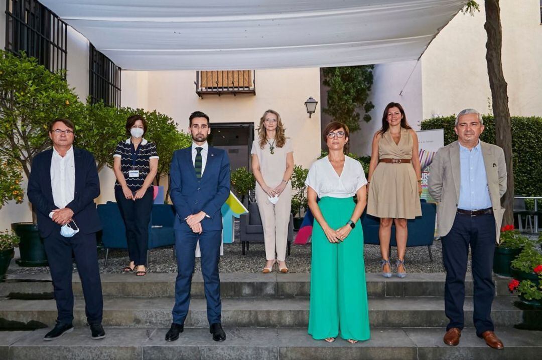 El curso de verano de la Universidad de Málaga “Inteligencia de futuro” ha contado con María Gámez, directora general de la Guardia Civil, y Rafael Pérez, secretario de Estado de Seguridad, y ha sido moderado por el periodista José Manuel Atencia