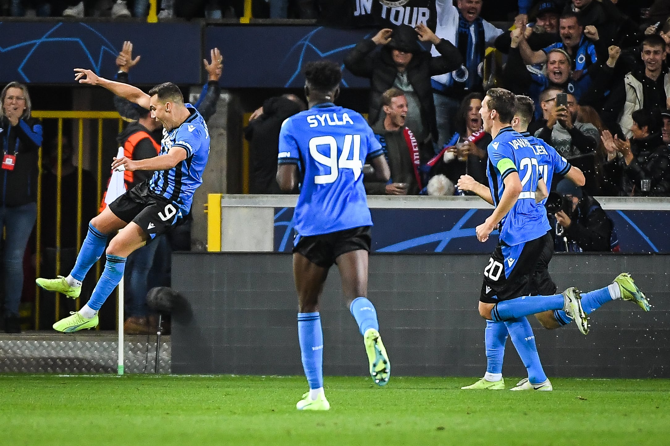 Jutglà celebra su gol ante el Atlético de Madrid.