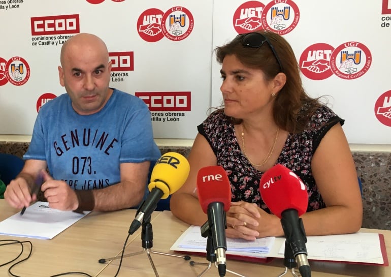 Luis Sáez, responsable de Acción Sincical CCOO Servicios Castilla y León junto a Montserrat Cítores, secretaria general FeSMC de UGT Palencia