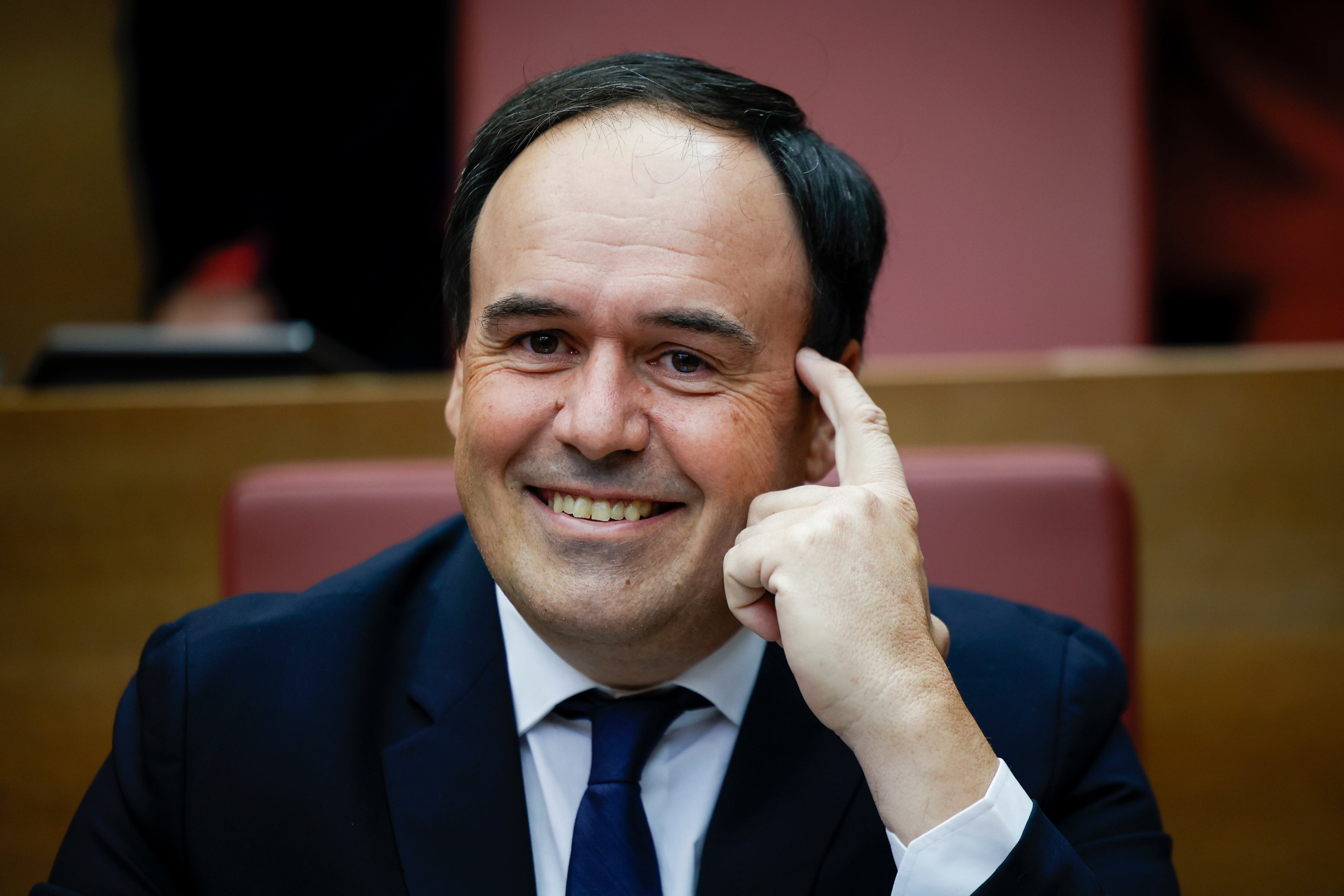 El candidato del PP, Juanfran Pérez Llorca, durante el pleno celebrado este jueves para investirlo como nuevo president de la Generalitat en sustitución de Carlos Mazón, que dimitió el pasado 3 de noviembre.