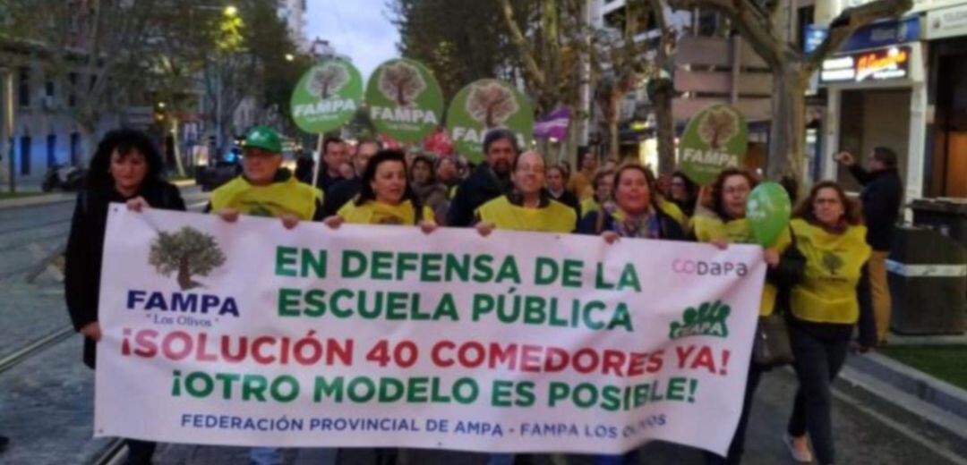 Miembros de FAMPA Los Olivos durante una protesta en la capital.