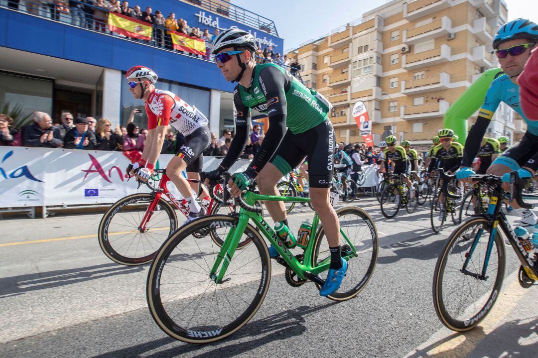 Imagen de la salida de la Vuelta desde Sanlúcar de Barrameda