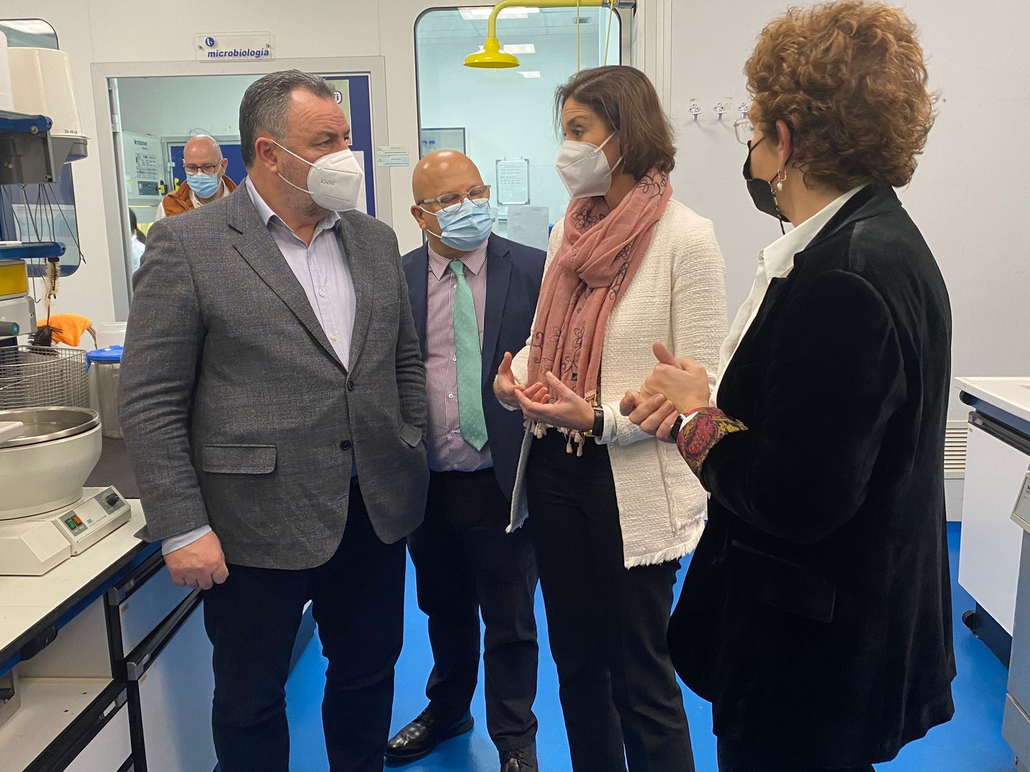 La ministra de Industria, Reyes Maroto visita las instalaciones de Pharmadus Botanicals en Camponaraya