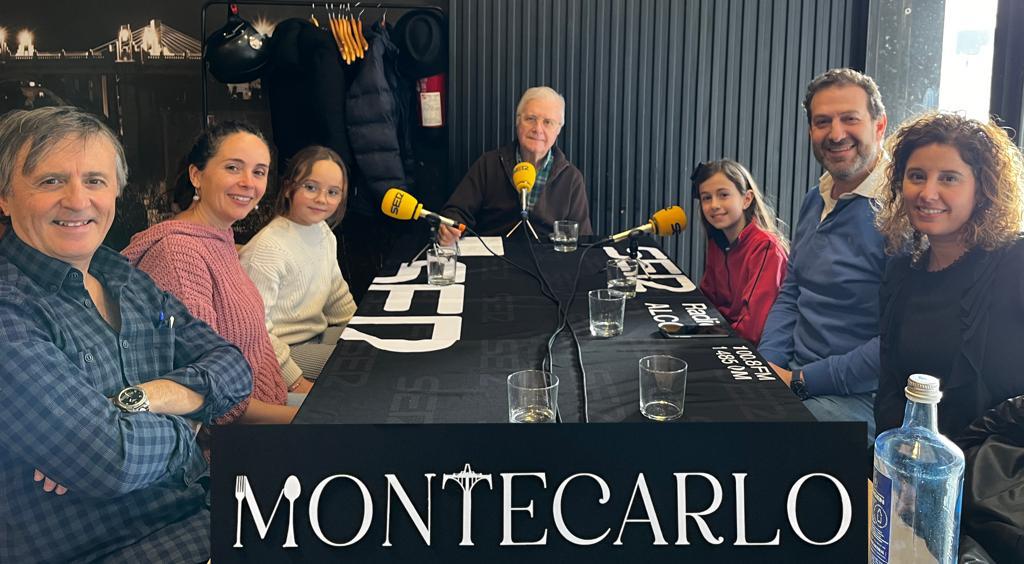 Fernando Santonja, Nuria Aracil, Ona Santonja, Paco Aznar, Aitana Cantó, Gustavo Cantó i Lirios Jordá, en el Salón Montecarlo, durant 'Amagatalls de la Festa'.