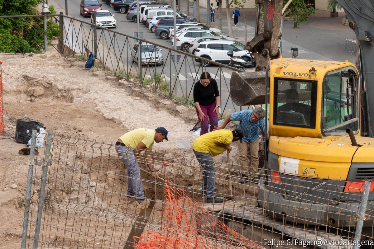 Catas arqueológicas previas a las obras en el baluarte Berwick y el cerro de la Serreta