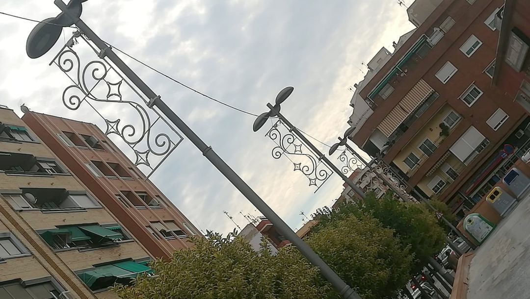 Luces de Navidad instaladas en la avenida Chapí de Elda 