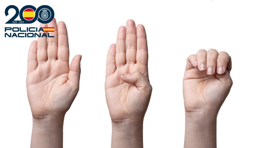 La víctima aprovechó el momento en que había testigos para realizar la señal internacional de auxilio -plegar el dedo pulgar de la mano derecha sobre la palma y seguidamente los cuatro dedos sobre el mismo-