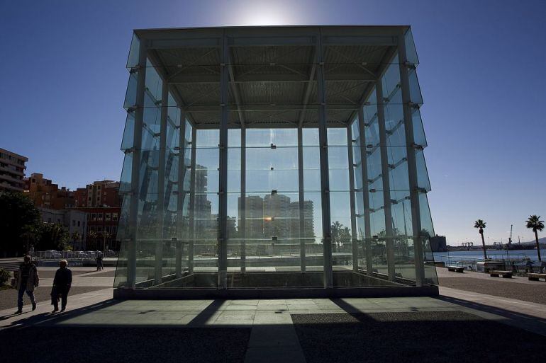 Cubo del puerto de Málaga sede del Centro Pompidou