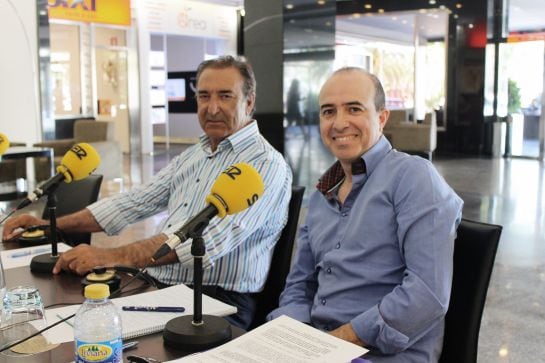 Juan Belliure y Pedro Pérez, presidente y vocal de la Asociación de Vecinos de Sangueta