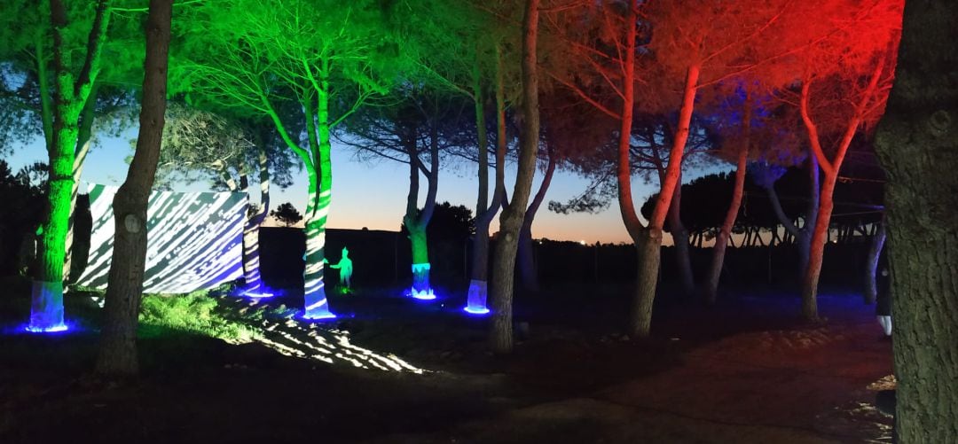 &#039;El Bosque de Luz&#039; es un espectáculo de luz y sonido que se inaugurará este viernes en el centro municipal de La Pollina. 