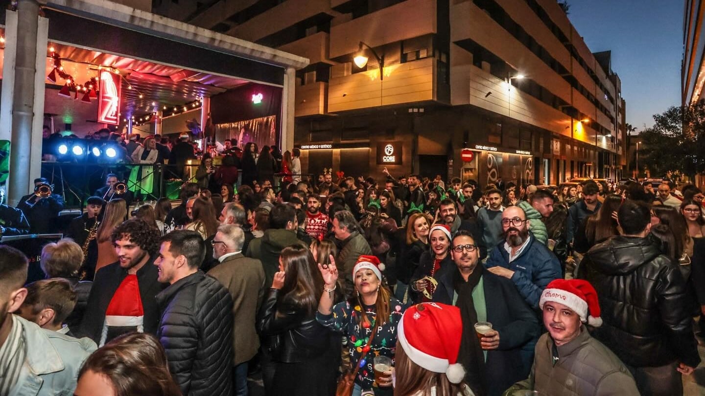 Imagen de archivo de la Tardebuena en Elda, uno de los días de más afluencia y celebración en las calles del municipio