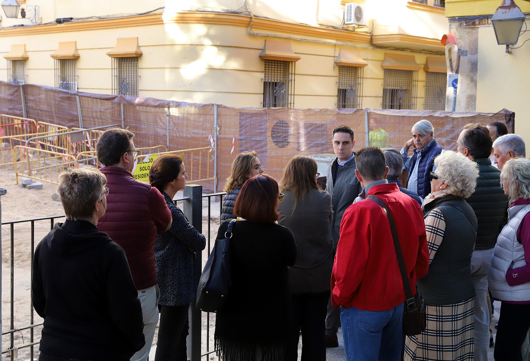 Espinar junto a los vecinos de plaza San Juan