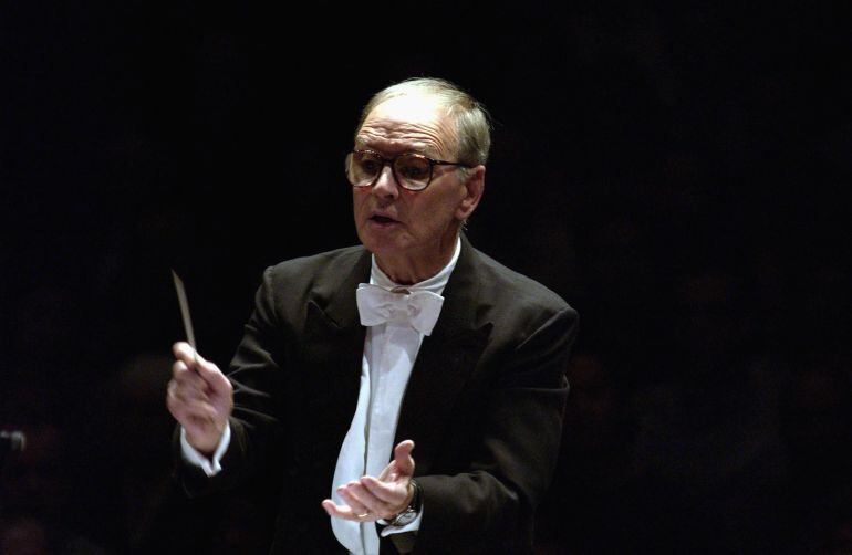 Morricone dirigiendo la Orquesta Sinfónica de Roma en el Royal Albert Hall en 2003.